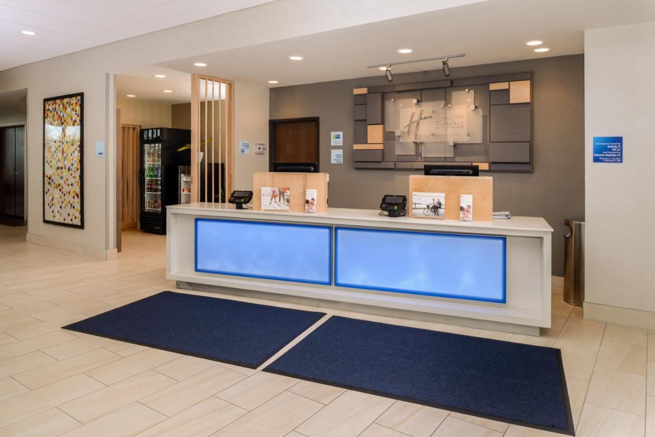Holiday Inn Express & Suites - Moundsville By Ihg Exterior photo