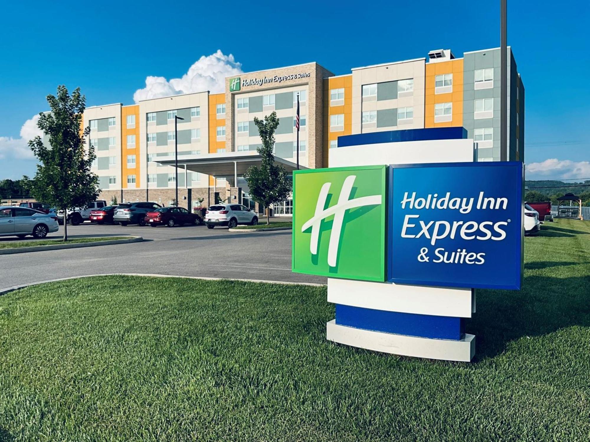 Holiday Inn Express & Suites - Moundsville By Ihg Exterior photo